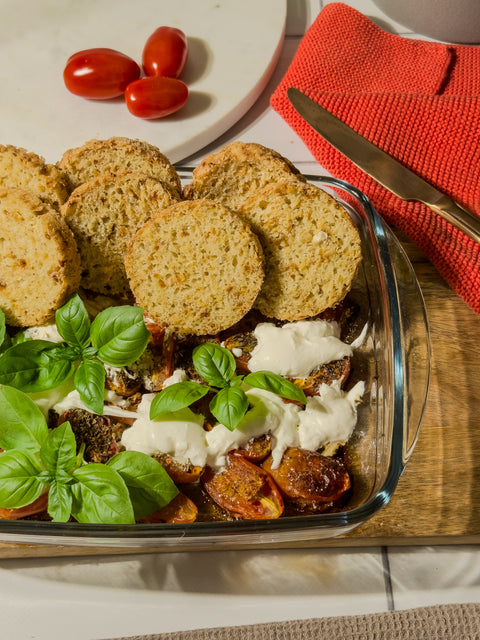 Zwiebelbrot mit Ofentomaten und Burrata